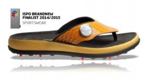 ©eikenroth MEDIA / Thomas Eikenroth – Modell orange Kroko auf grauem Fußbett mit G-FLOP Ballmarker und Champ-Spikes